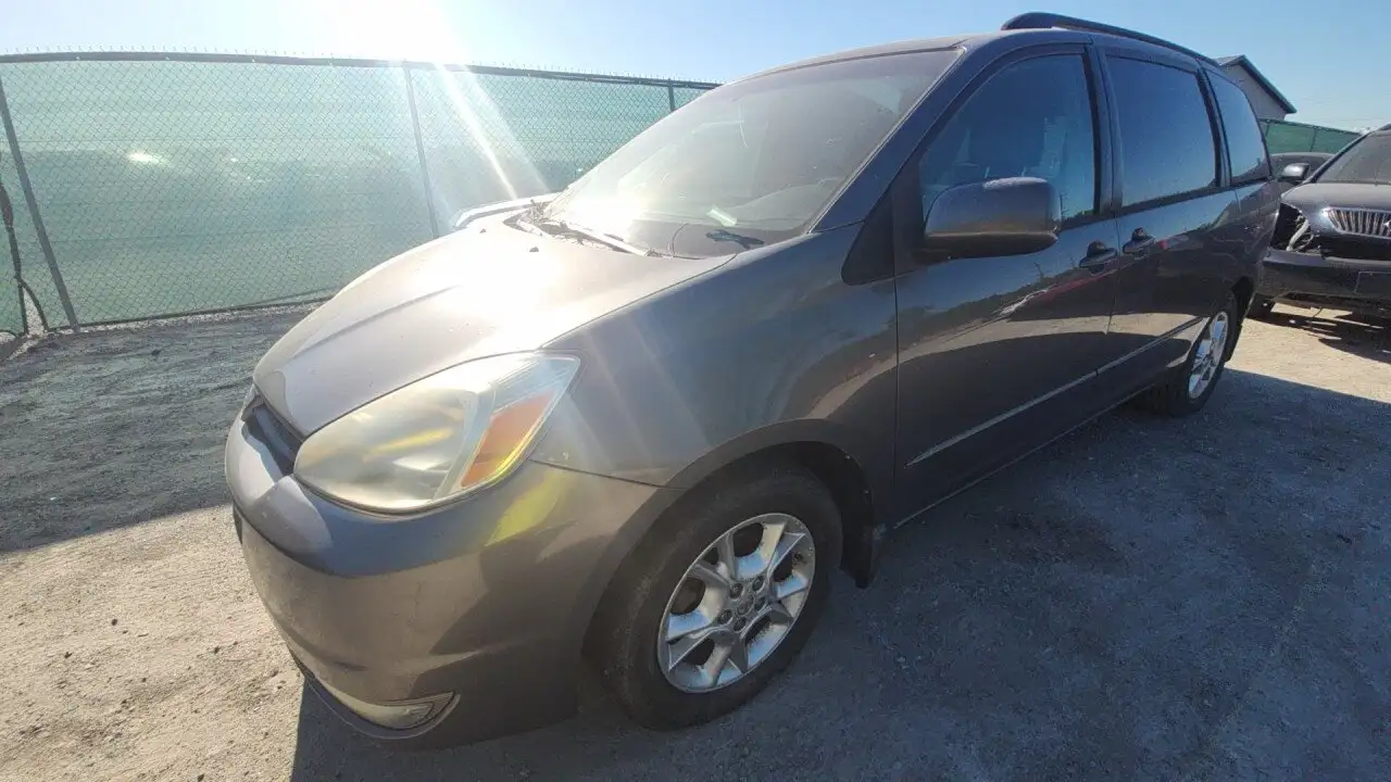 Photo of 2005 Toyota Sienna