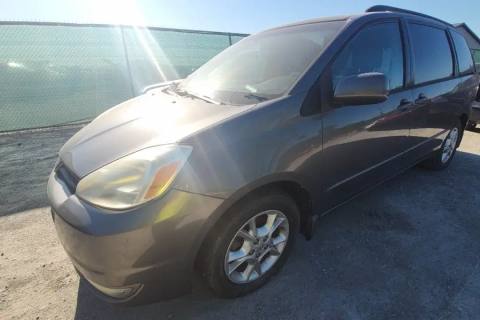Photo of 2005 Toyota Sienna