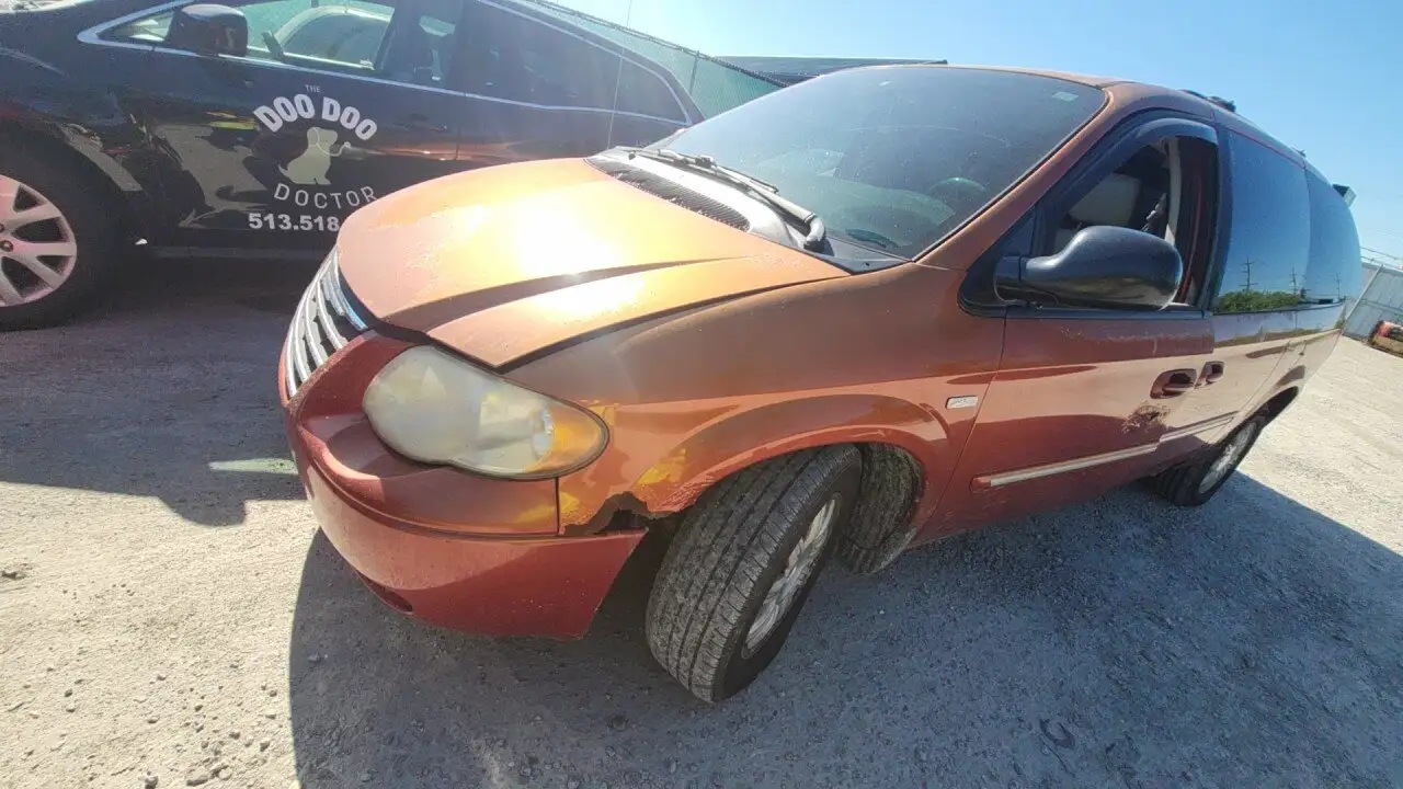 Photo of 2006 Chrysler Town & Country