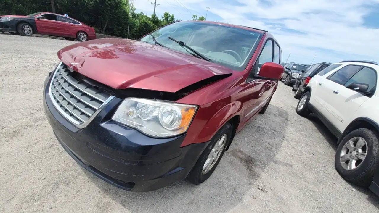 Photo of 2010 Chrysler Town & Country