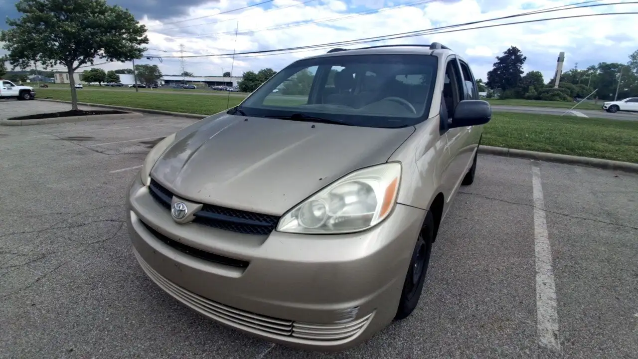 Photo of 2004 Toyota Sienna