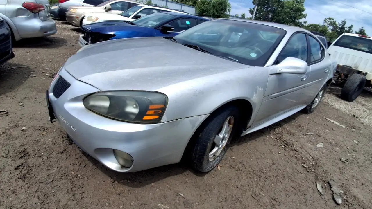 Photo of 2004 Pontiac Grand Prix
