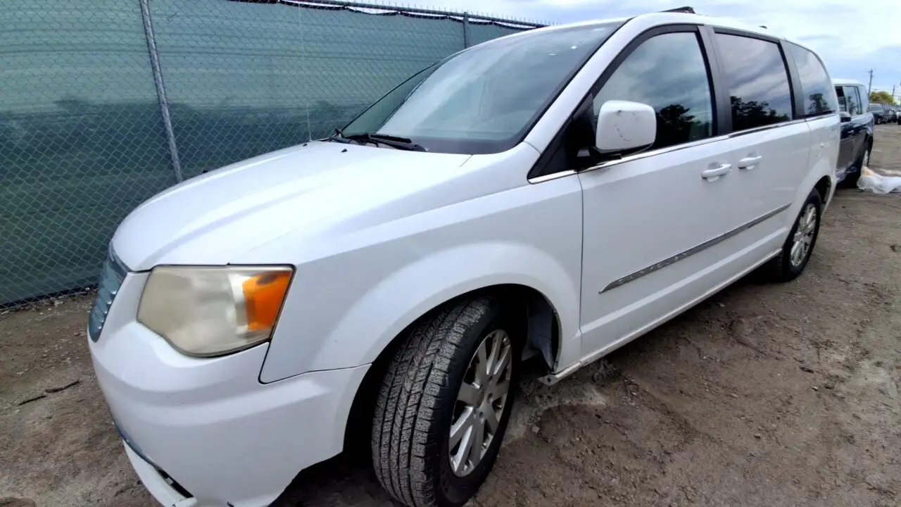 Photo of 2014 Chrysler Town & Country