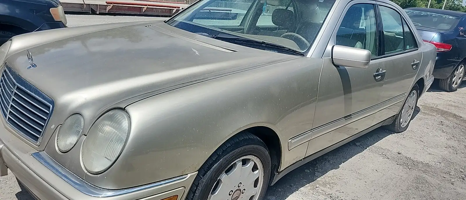 Photo of 1999 Mercedes-Benz E320