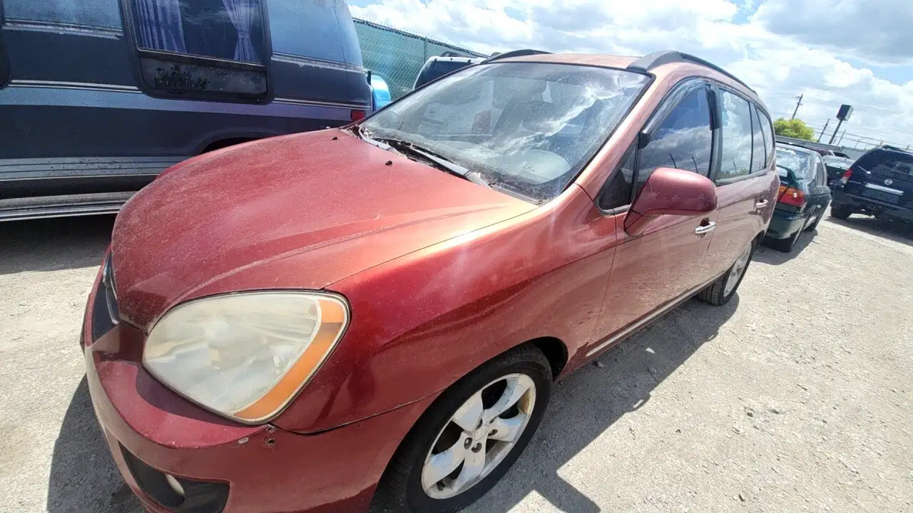 Photo of 2008 Kia Rondo