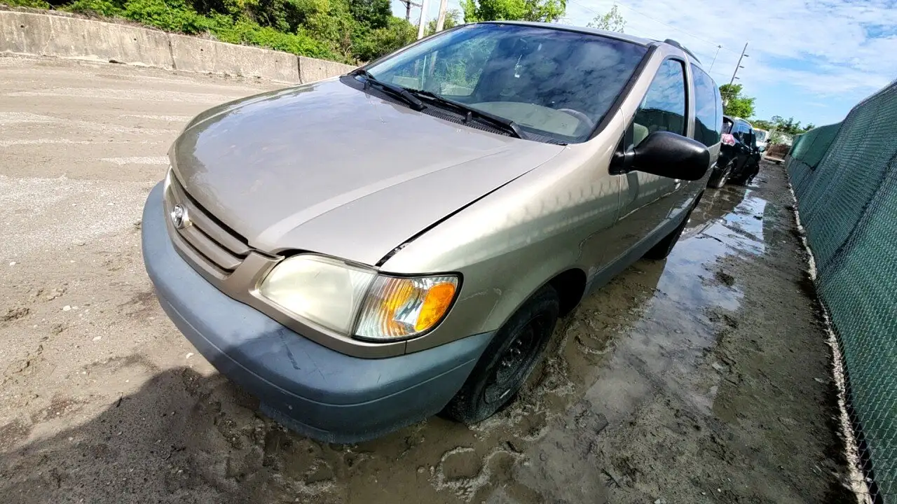 Photo of 2002 Toyota Sienna