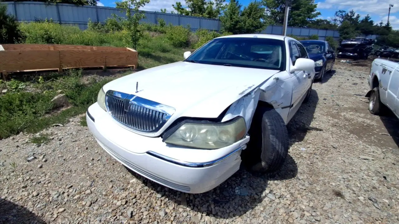 Photo of 2008 Lincoln Town Car
