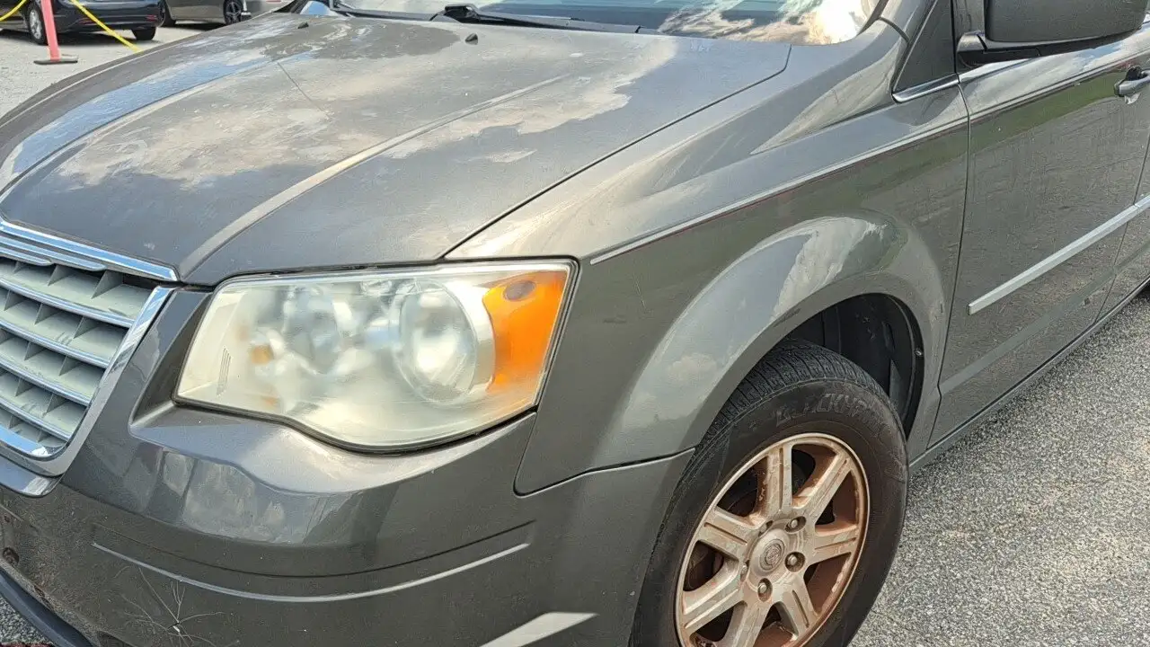 Photo of 2010 Chrysler Town & Country