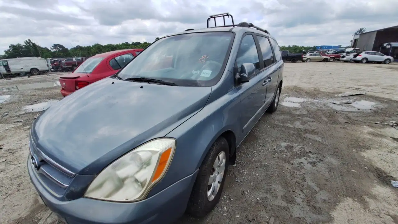 Photo of 2008 Hyundai Entourage
