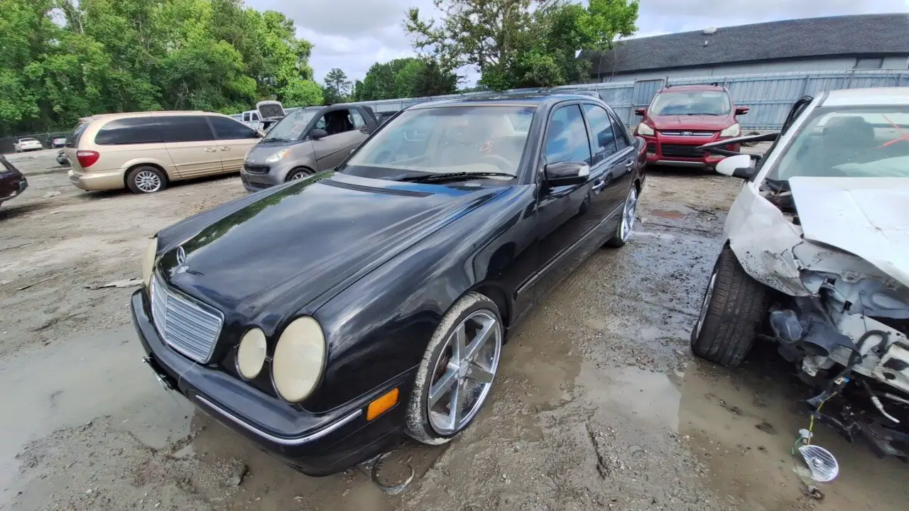Photo of 2001 Mercedes-Benz E320