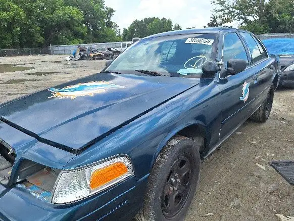Photo of 2001 Ford Crown Victoria