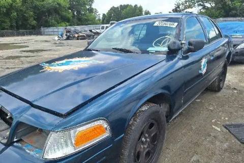Photo of 2001 Ford Crown Victoria