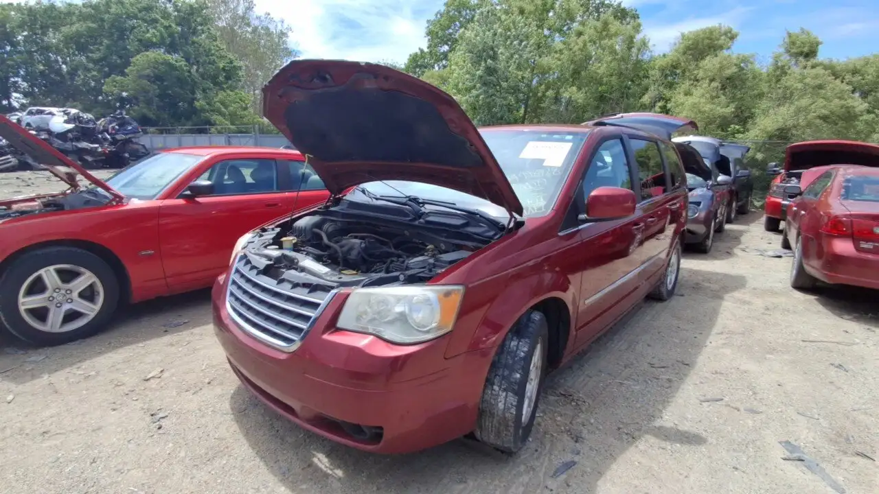 Photo of 2010 Chrysler Town & Country