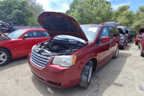 Photo of 2010 Chrysler Town & Country