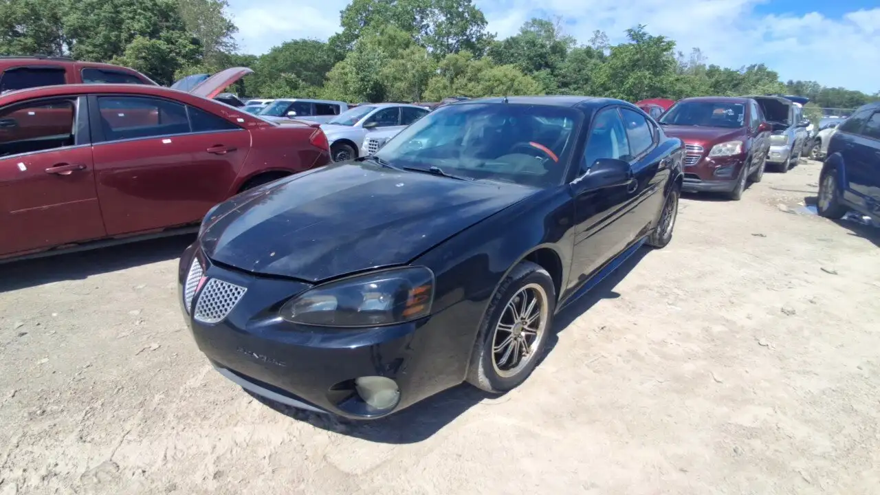 Photo of 2004 Pontiac Grand Prix
