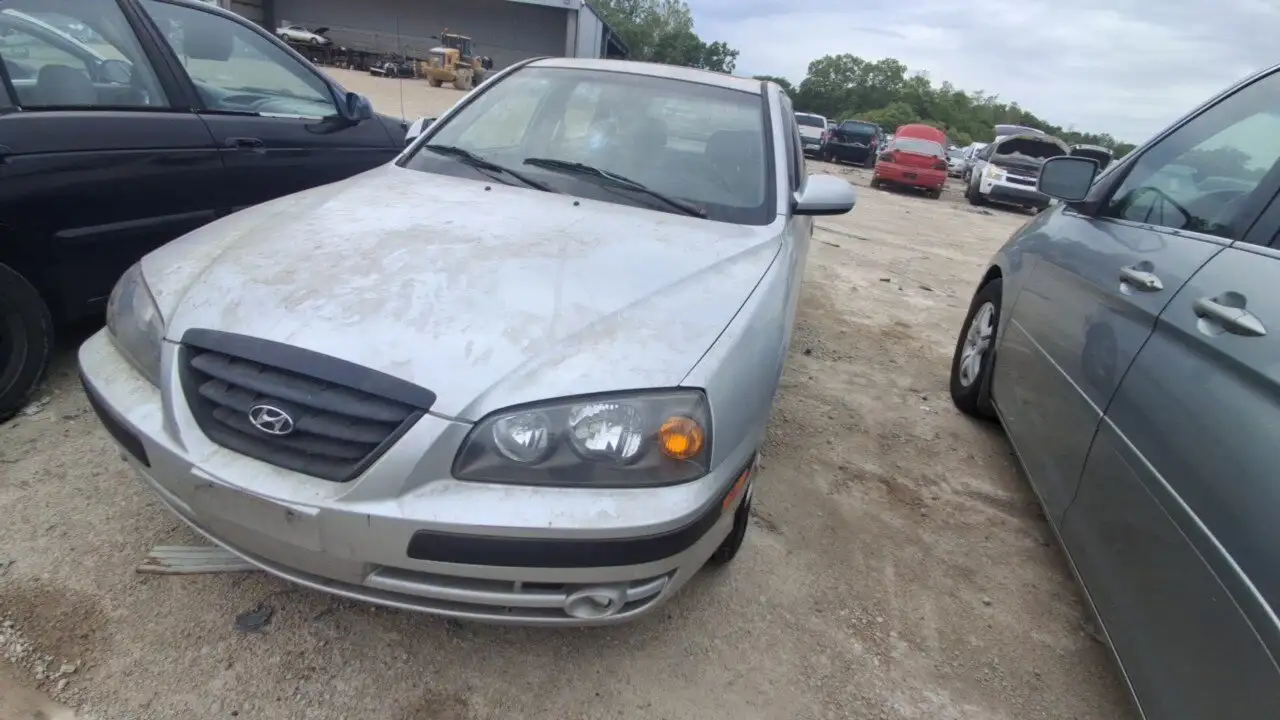 Photo of 2004 Hyundai Elantra