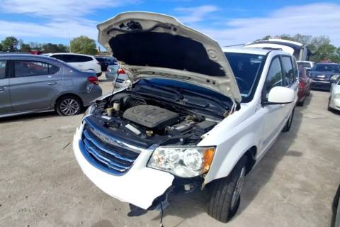 Photo of 2011 Chrysler Town & Country