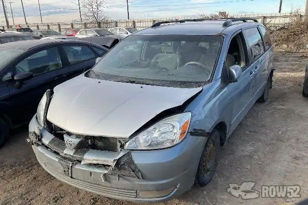 Photo of 2004 Toyota Sienna