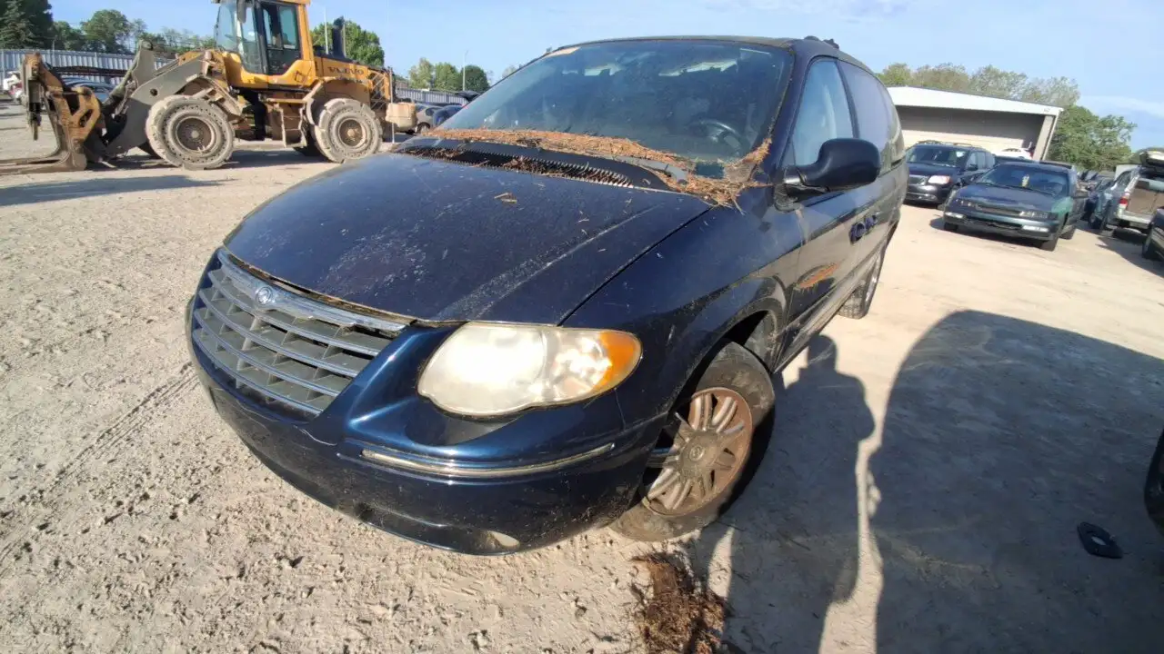 Photo of 2005 Chrysler Town & Country
