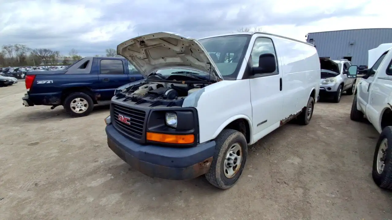 Photo of 2005 Gmc Savana 2500