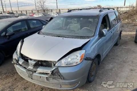Photo of 2004 Toyota Sienna