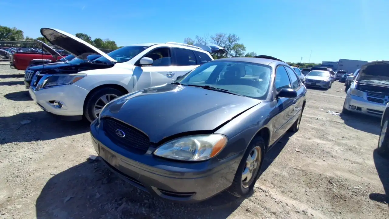 Photo of 2005 Ford Taurus