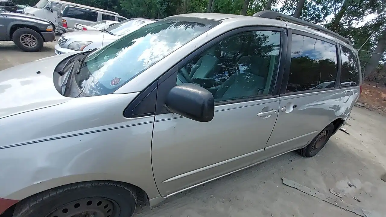 Photo of 2005 Toyota Sienna