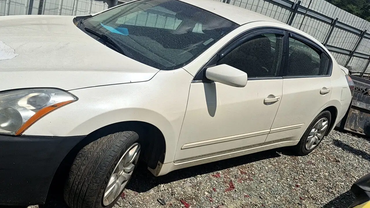 Photo of 2011 Nissan Altima