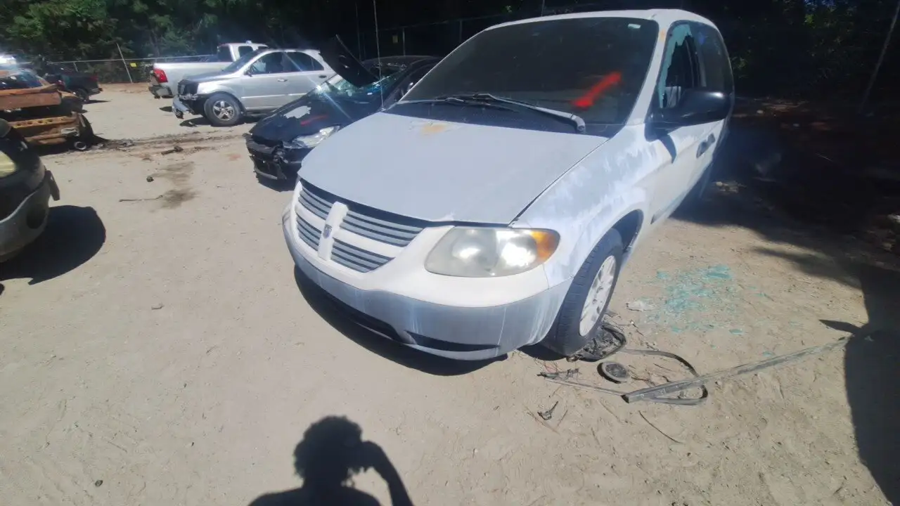 Photo of 2005 Dodge Caravan