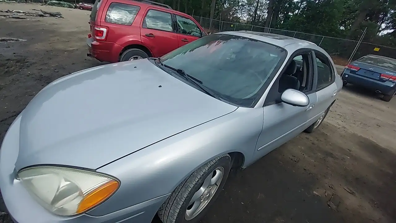Photo of 2004 Ford Taurus