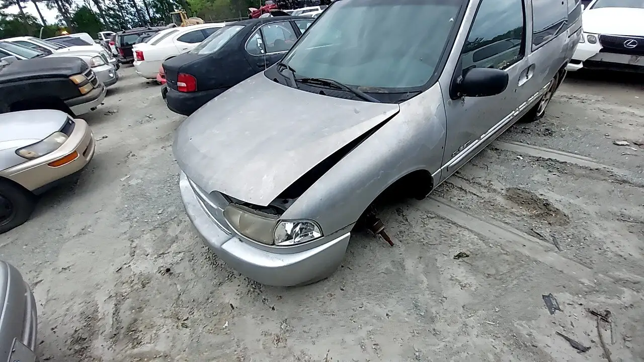 Photo of 2000 Nissan Quest