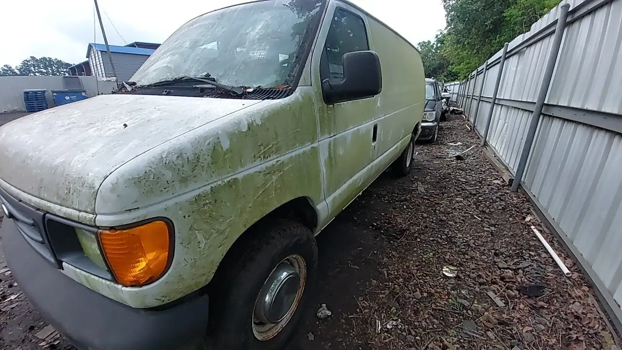Photo of 2005 Ford E-250
