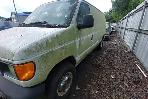 Photo of 2005 Ford E-250
