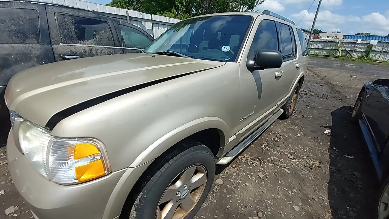 Photo of 2005 Ford Explorer