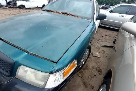 Photo of 2011 Ford Crown Victoria