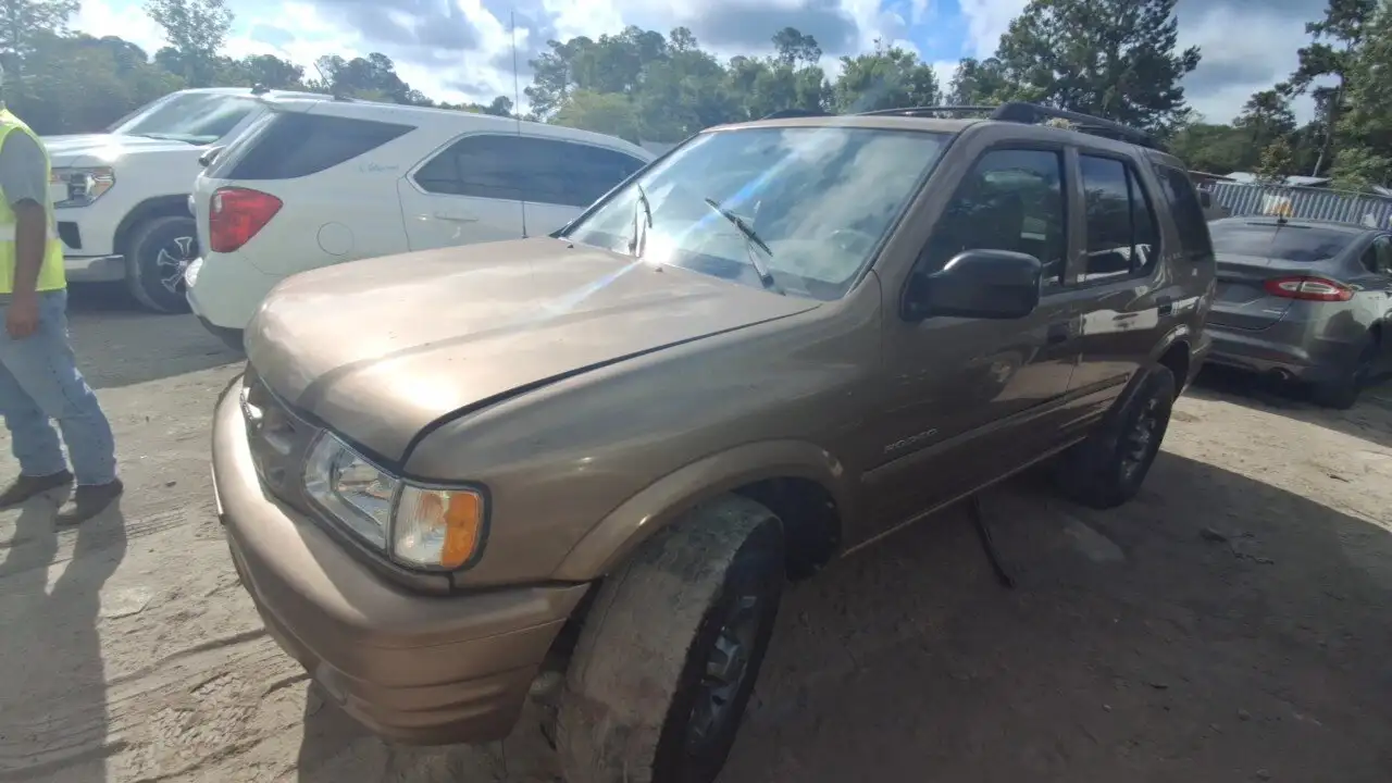 Photo of 2002 Isuzu Rodeo