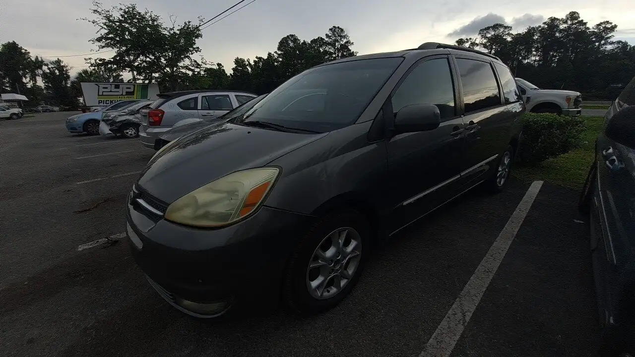 Photo of 2004 Toyota Sienna
