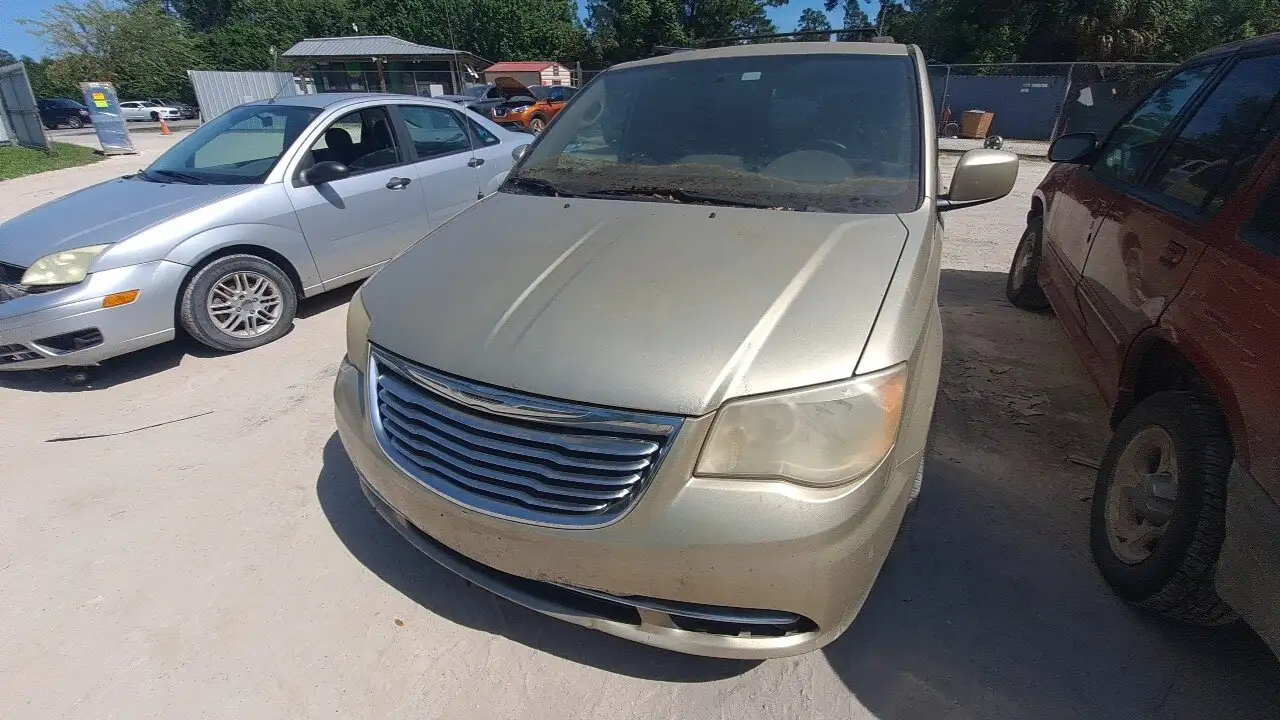 Photo of 2011 Chrysler Town & Country