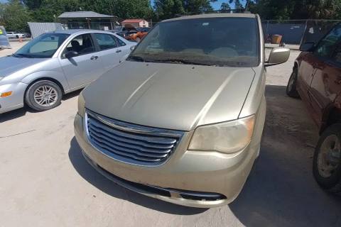 Photo of 2011 Chrysler Town & Country
