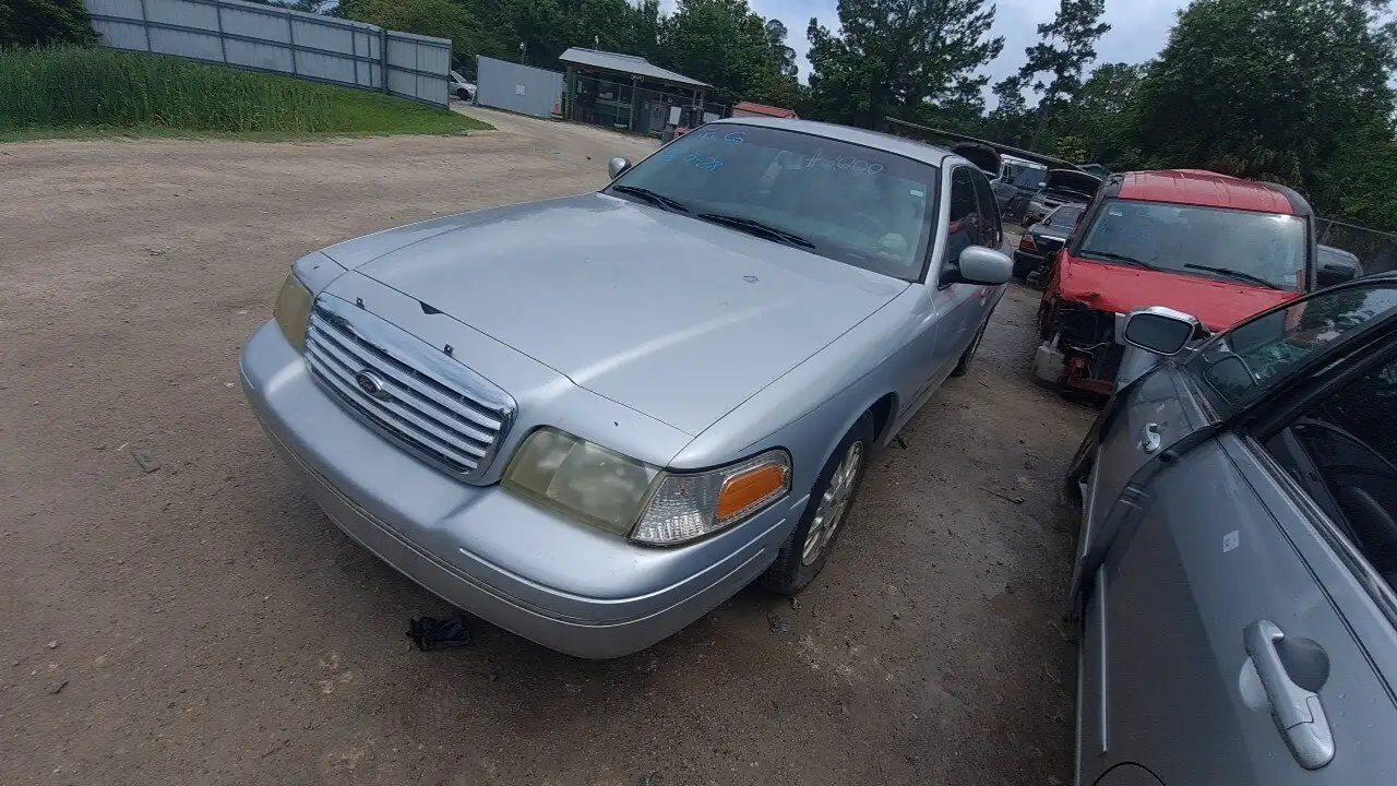 Photo of 2003 Ford Crown Victoria