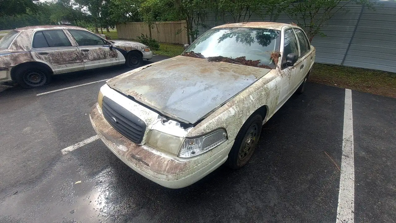 Photo of 2004 Ford Crown Victoria