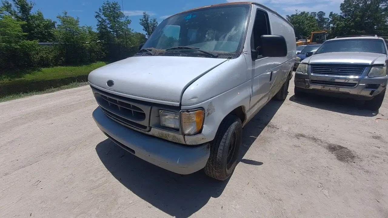 Photo of 2002 Ford E-150 Econoline