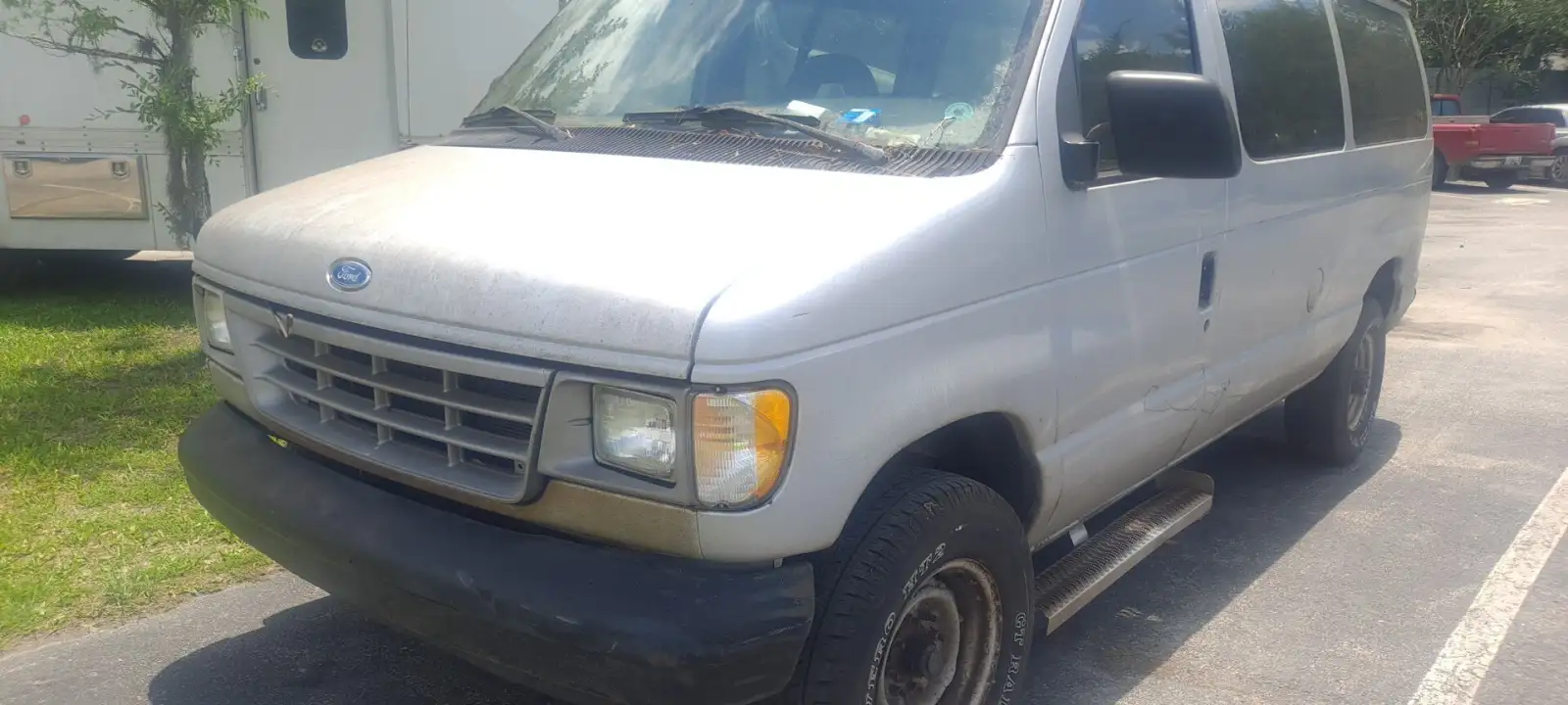 Photo of 1995 Ford E-350 Econoline Club Wagon