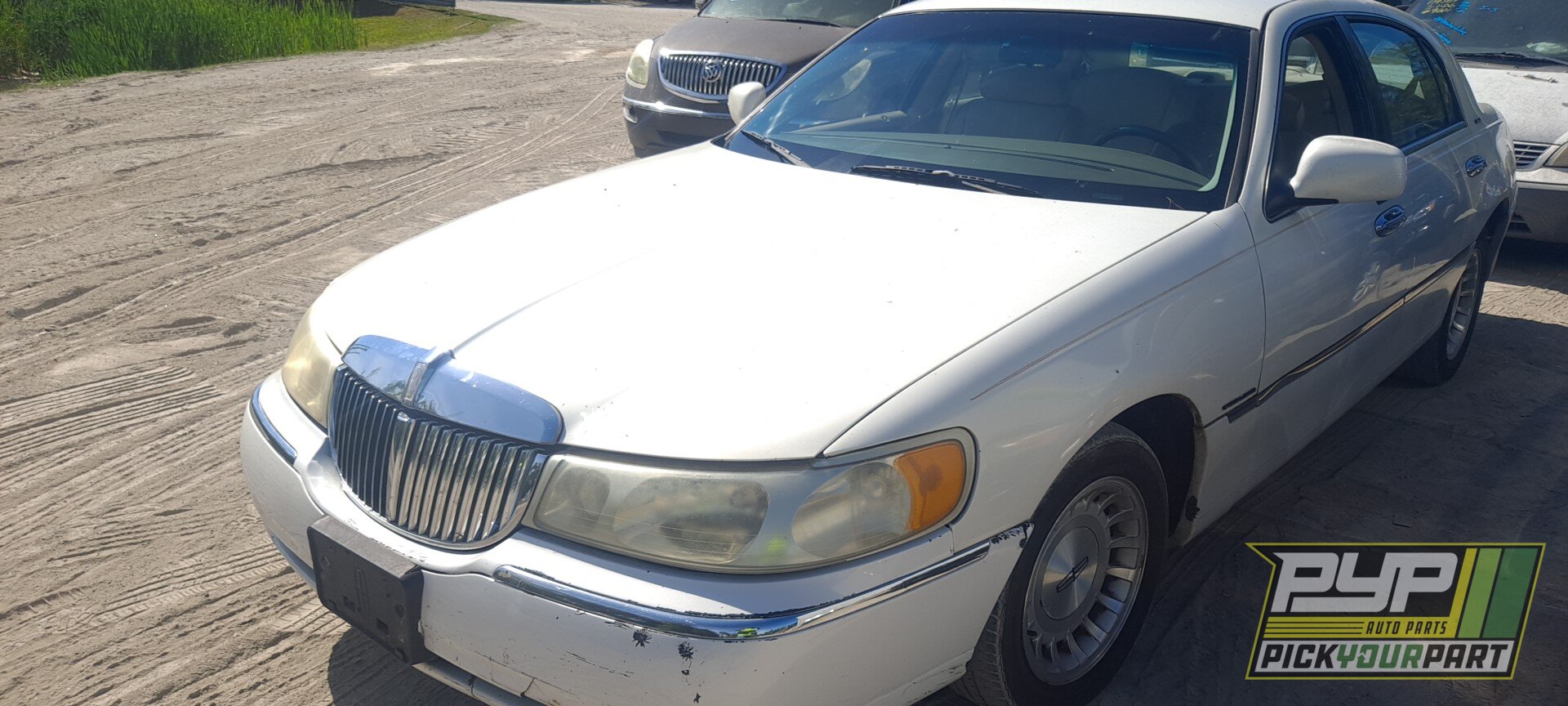 Photo of 1999 Lincoln Town Car