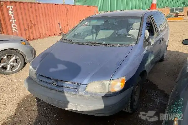 Photo of 1999 Toyota Sienna