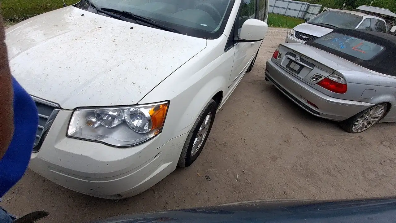 Photo of 2010 Chrysler Town & Country