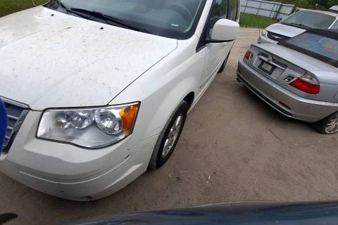 Photo of 2010 Chrysler Town & Country