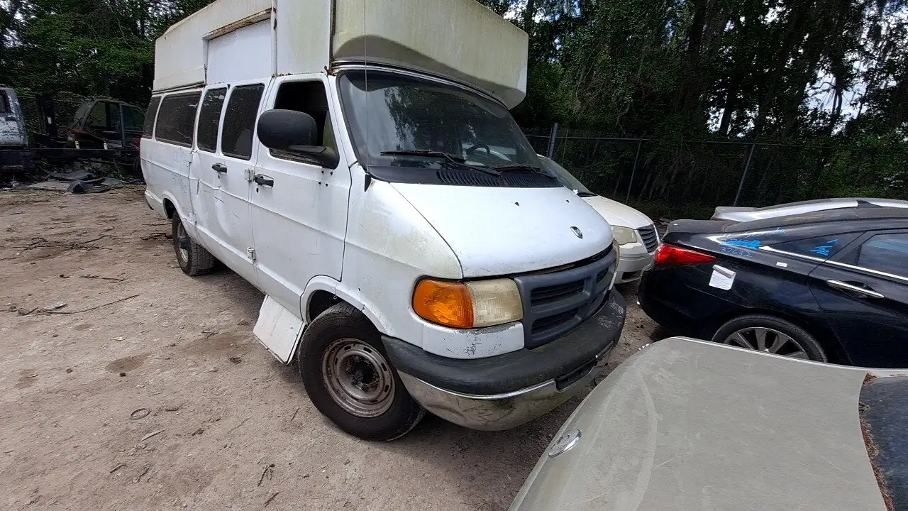 Photo of 2000 Dodge Ram 1500 Van