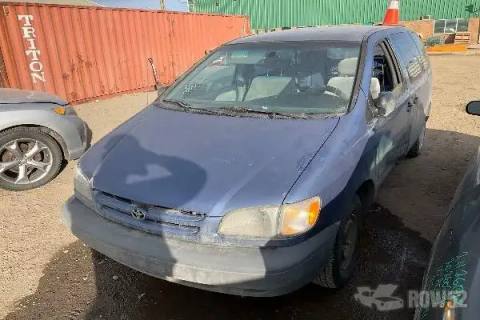 Photo of 1999 Toyota Sienna