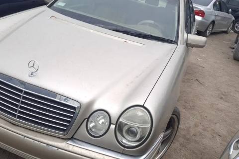 Photo of 1999 Mercedes-Benz E430